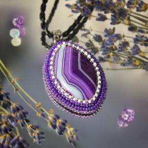 Кулон из агата с жемчугом «Фиолетовые краски»