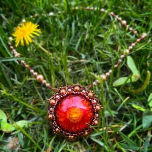 Кулон с жемчугом и сухоцветами «Солнечный цветок»