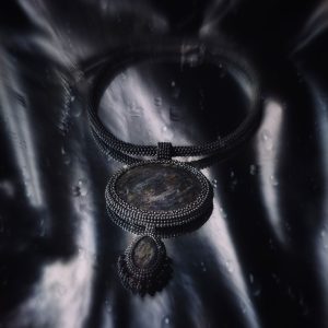 Ожерелье из авантюрина и бисера «Темное озеро»